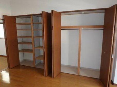 収納　セントアミール南久宝寺　クローゼット