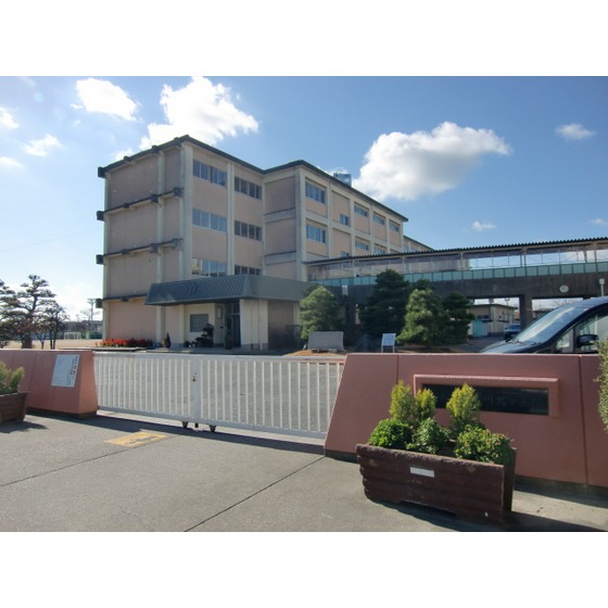 スーパー　フードマーケットＭｏｍ頭陀寺店（スーパー）まで754m