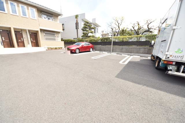 駐車場　★敷地内に駐車場がございます★