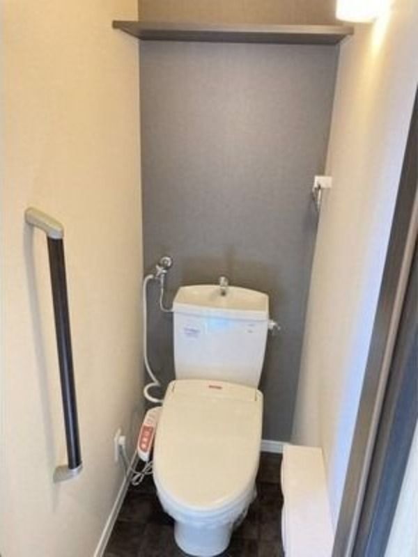 トイレ　別号室のお部屋写真となります