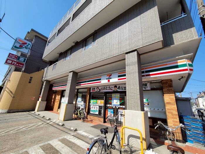 コンビニ　セブンイレブン（コンビニ）まで50m