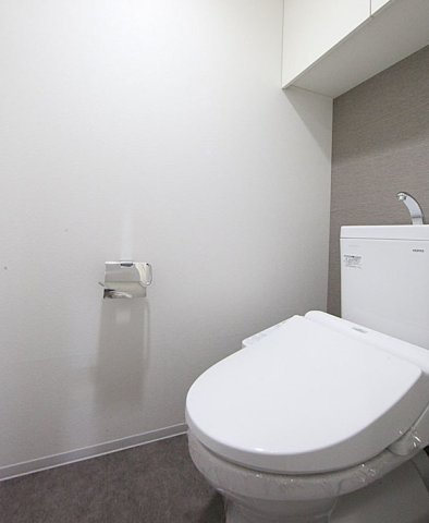 トイレ　※写真は同じマンションの違う部屋のものになります。