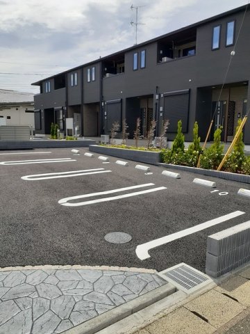 駐車場　駐車場があるので、車を買う予定の方も安心です