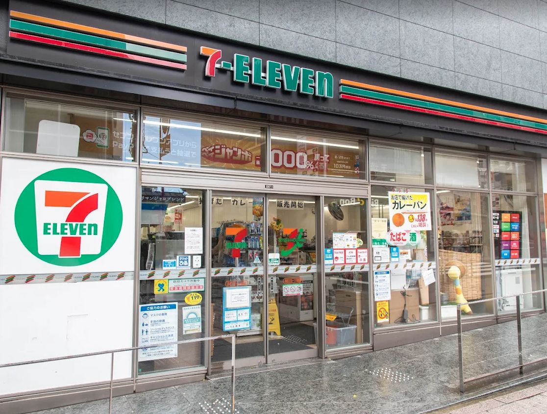 コンビニ　セブン-イレブン 赤坂３丁目一ツ木通り店（コンビニ）まで96m