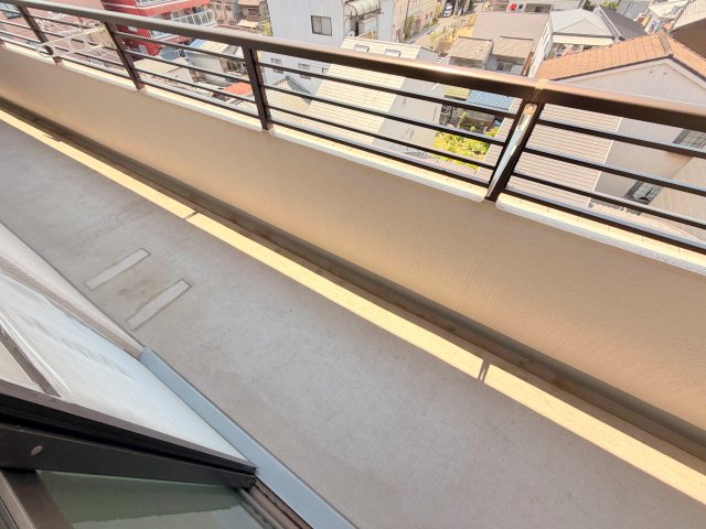 バルコニー　風通しの良いバルコニー。洗濯物もよく乾きそうです。