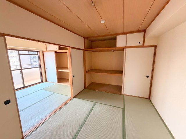 居室・リビング　どんな家具でも合わせやすいですよ。