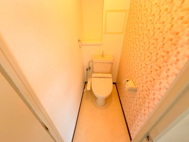 トイレ　清潔感のあるトイレは、誰もがリラックスできる空間です。