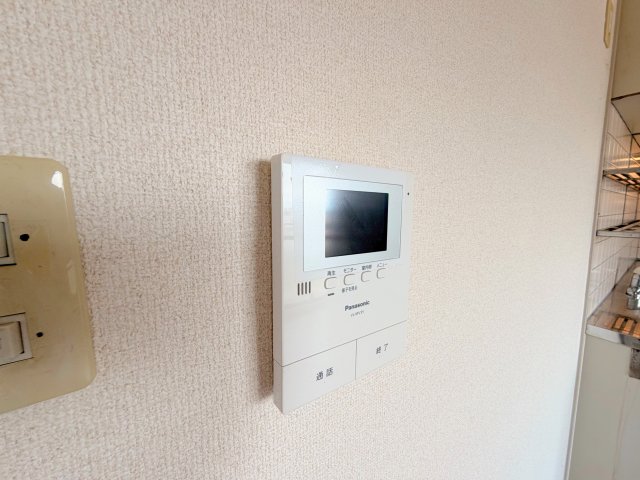 セキュリティ　TVモニターホンで来客が誰か確認してから開けて下さいね
