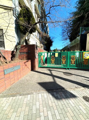 小学校　北区立滝野川小学校（小学校）まで5612m