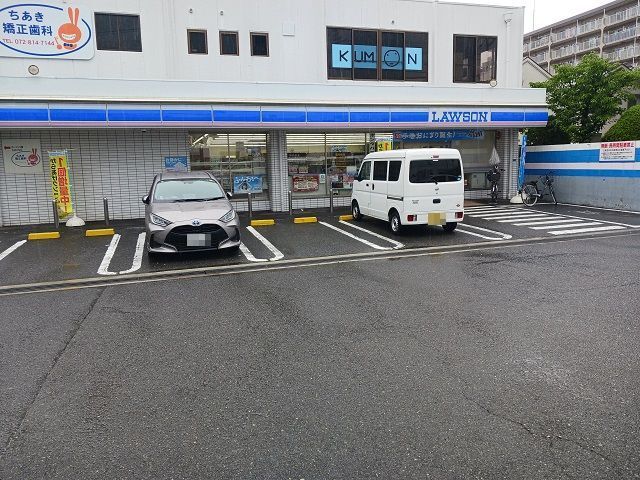 コンビニ　ローソン氷野店様（コンビニ）まで650m