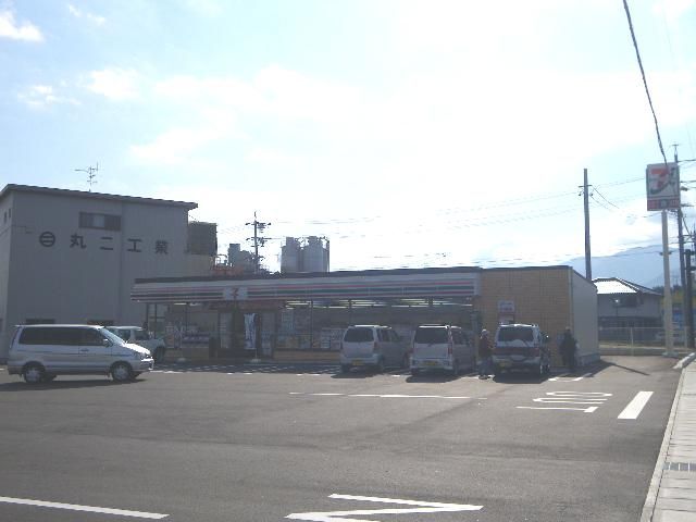 コンビニ　セブンイレブン（コンビニ）まで900m