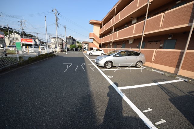 駐車場　車をお持ちの方に嬉しい駐車場付きの物件です