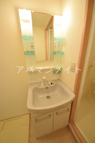 洗面設備　シャワー付き洗面台
