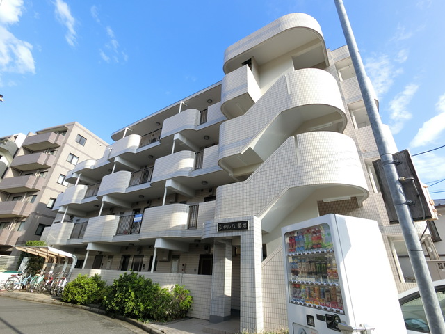 建物外観　２０１９年外部リニューアル済