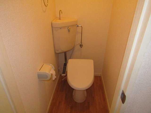 トイレ　同じ物件内のお部屋の参考画像となります。
