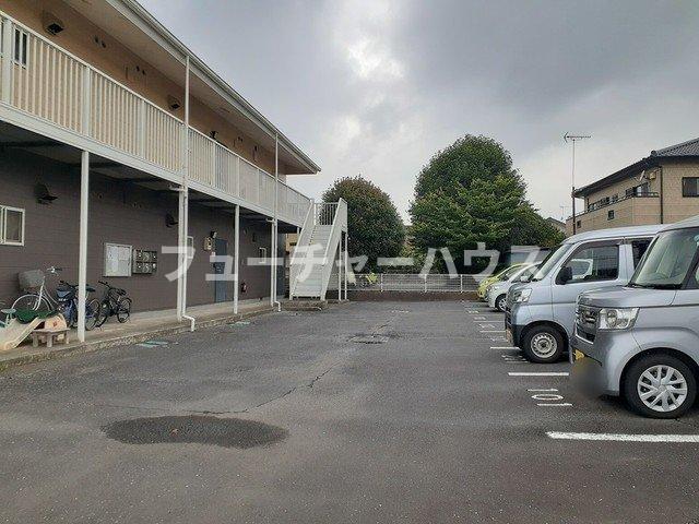 駐車場　駐車場に車を止められます