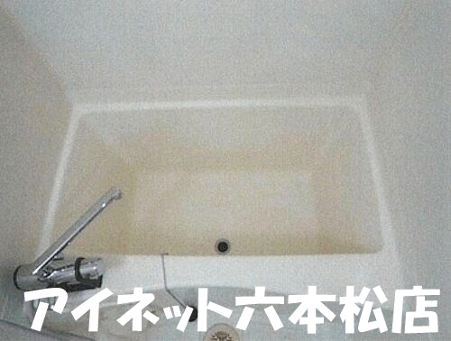 バス・シャワールーム　一日の疲れを癒しましょう。