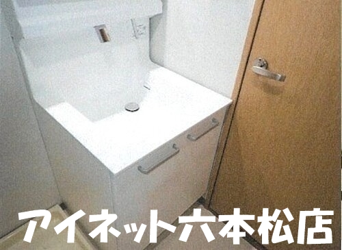 洗面設備　朝の支度にいかがでしょうか。