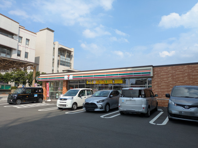 コンビニ　セブンイレブン　若松区役所前店（コンビニ）まで400m