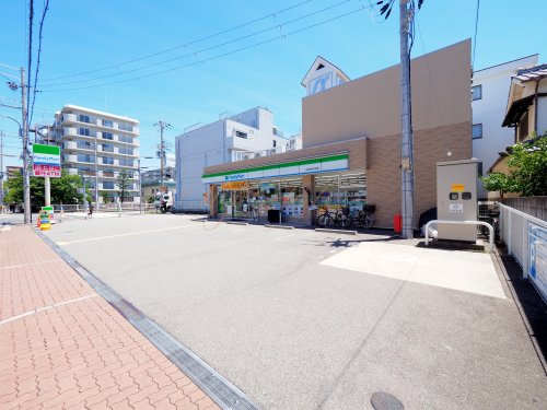 コンビニ　ファミリーマート 尼崎南塚口町店（コンビニ）まで250m