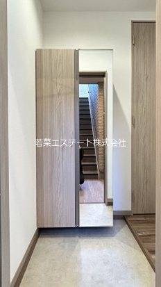 玄関　写真は同型物件です。