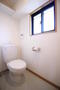 トイレ　トイレに窓付きで換気もできますね