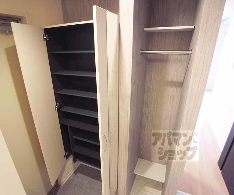 収納　シューズボックス横にも収納有ります