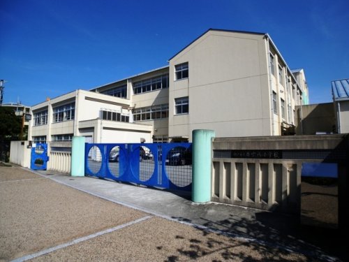 小学校　井吹西小学校（小学校）まで782m