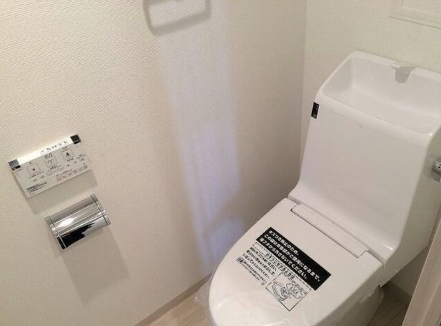 トイレ　ウォシュレット付き