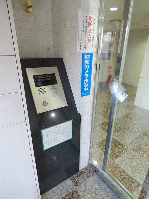 エントランス　モニターフォン付きで女性の方でも安心です