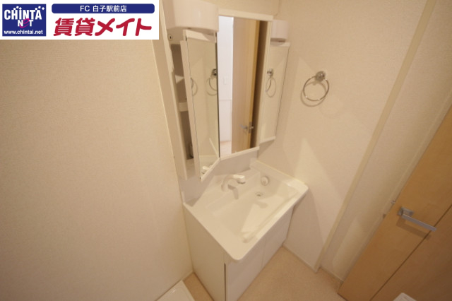 洗面設備　別部屋同型タイプ