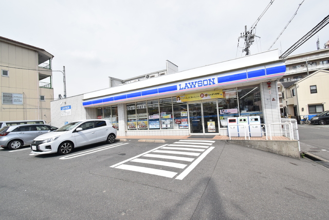 コンビニ　ローソン　新枚方岡東町店（コンビニ）まで450m