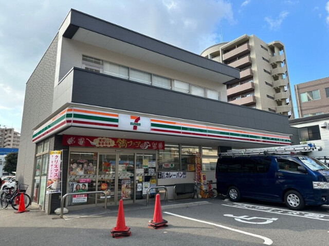コンビニ　セブンイレブン大阪中津南店（コンビニ）まで396m