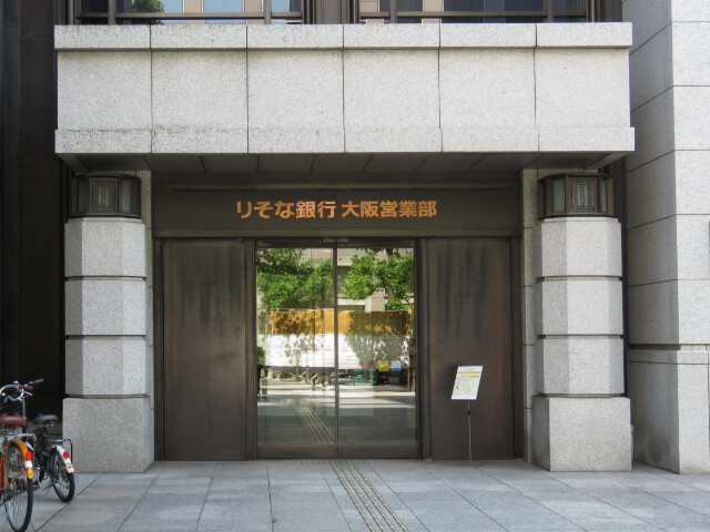銀行　りそな銀行大阪営業部JR西日本出張所（銀行）まで943m