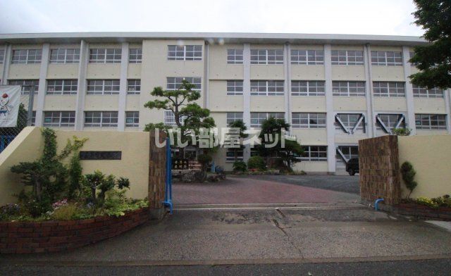 中学校　福岡市立長尾中学校（中学校）まで1033m