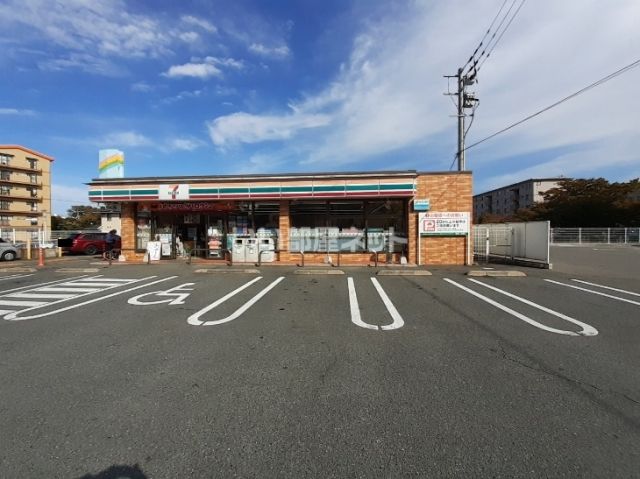 コンビニ　セブン-イレブン 福岡堤１丁目店（コンビニ）まで304m