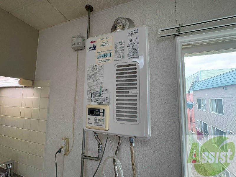 その他設備　こちらの給湯器でお湯をあたためてくれますよ