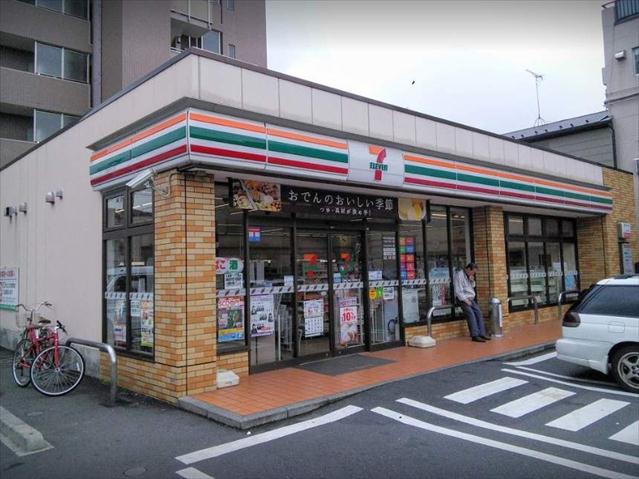 コンビニ　セブンイレブン大田区西糀谷１丁目店（コンビニ）まで240m
