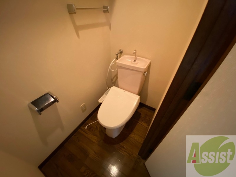 トイレ　こちらはトイレです。清潔感があり、安心して使用できます。