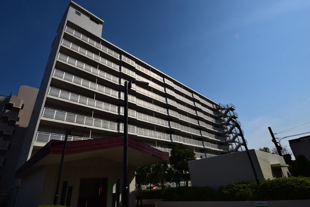 建物外観　地上9階建て