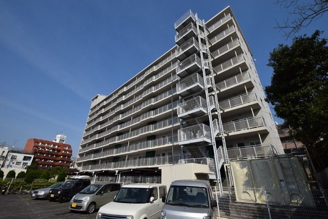 建物外観　地上9階建て