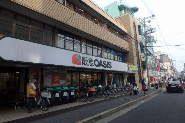 スーパー　阪急オアシス蛍ヶ池店（スーパー）まで705m