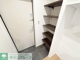 MELLAS小島新田の玄関写真