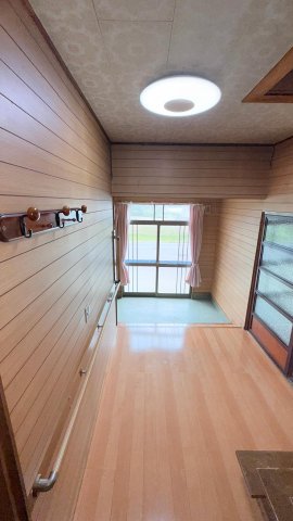 玄関　明るく広い玄関です。