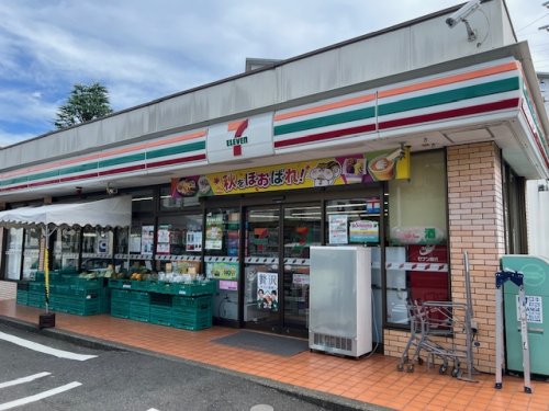 コンビニ　セブンイレブン横浜永田北3丁目店（コンビニ）まで550m