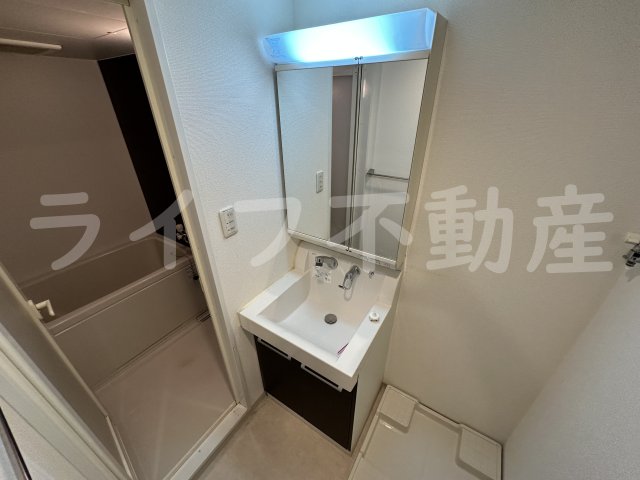 洗面設備　独立洗面台あり、毎朝おしゃれに忙しい女性の方におすすめです