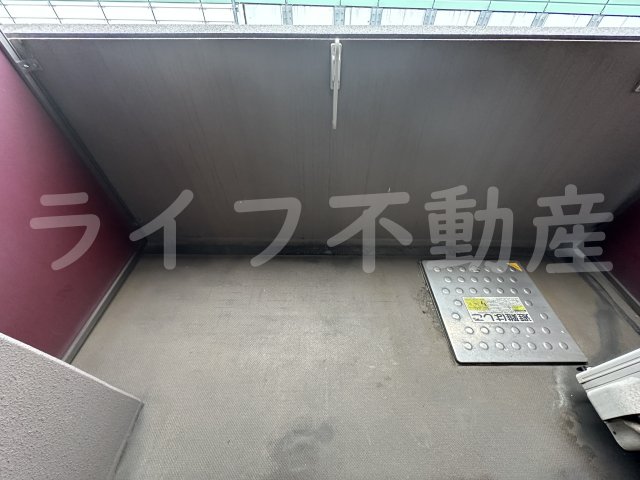 バルコニー　開放的で明るい空間を演出してくれるバルコニーです