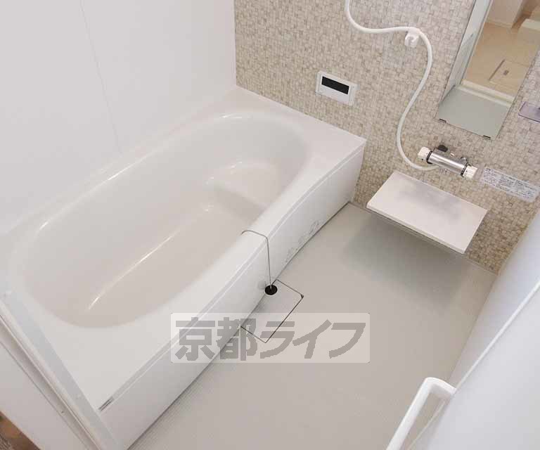 バス・シャワールーム　１坪サイズのお風呂です。