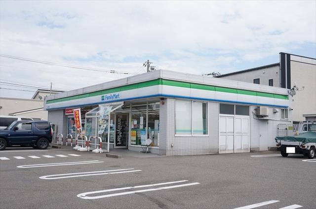 コンビニ　ファミリーマート（コンビニ）まで224m