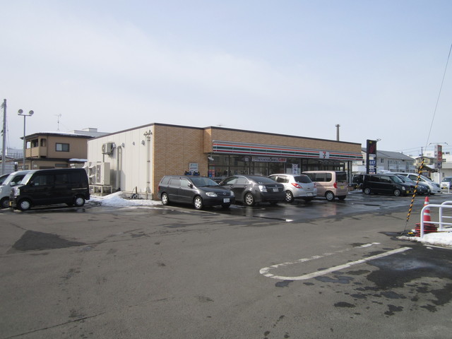 コンビニ　セブンイレブン秋田手形西谷地店（コンビニ）まで436m